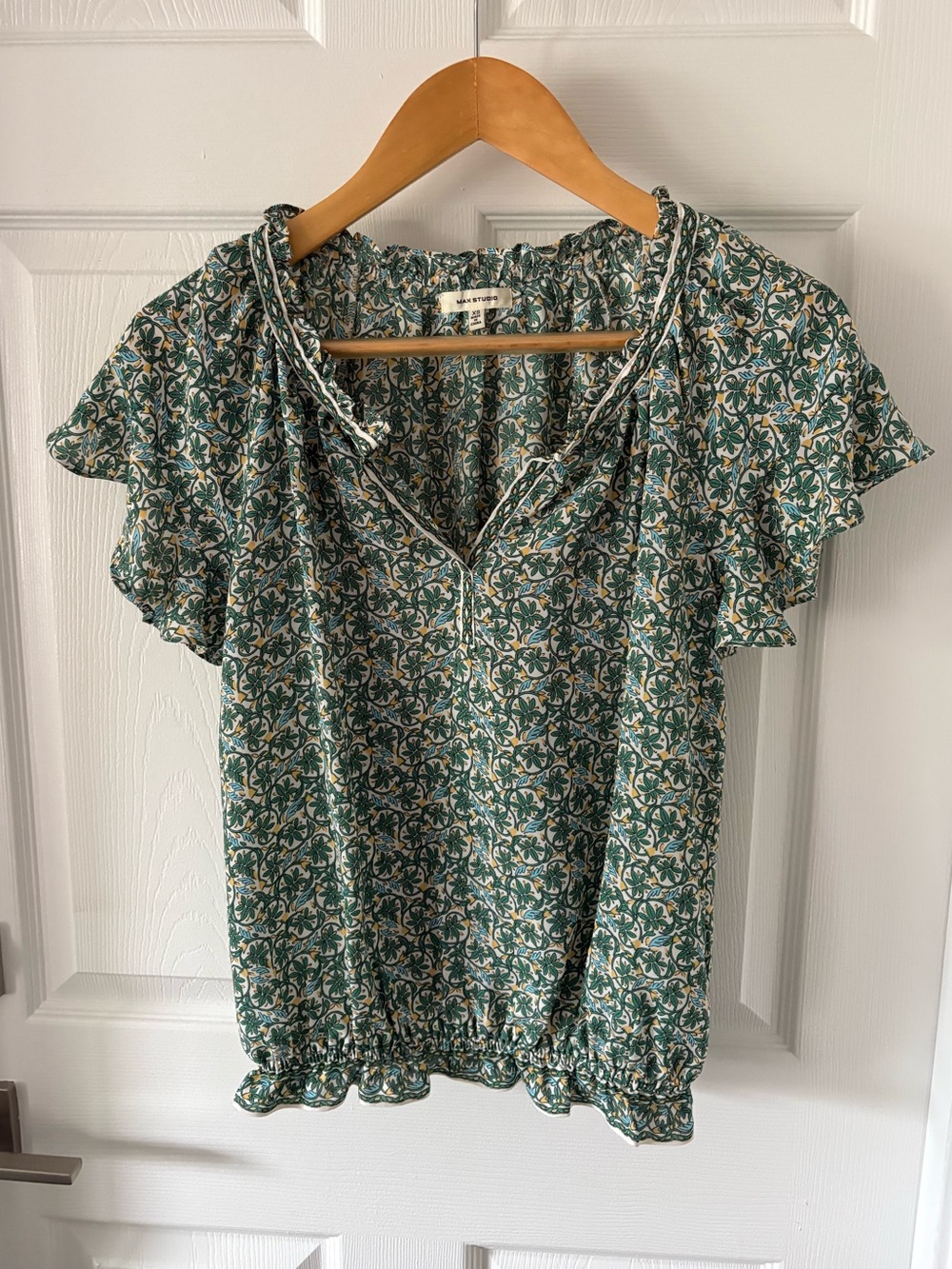 Max Studio green and blue floral flutter sleeve top Size XS
